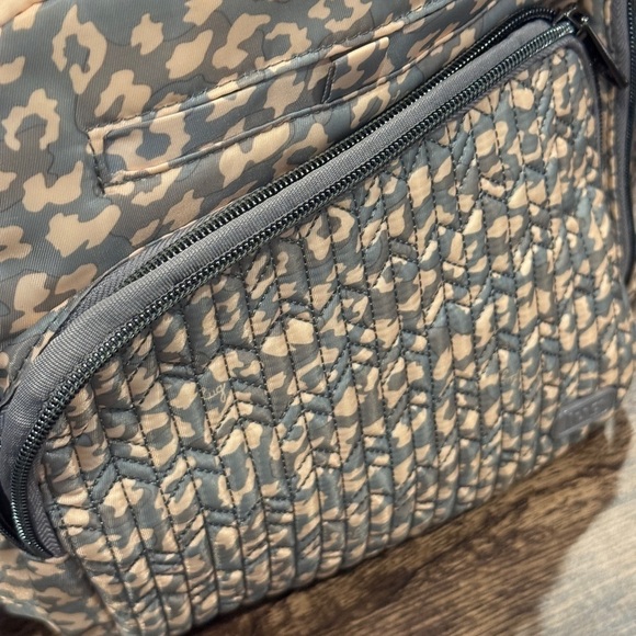 Lug Ranger Quilted Bag with Patterned Interior - Picture 3 of 11